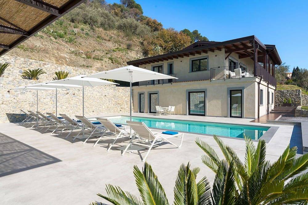Villa in Savoca with 5 bedrooms sleeps 10 in Savoca, Messina Province