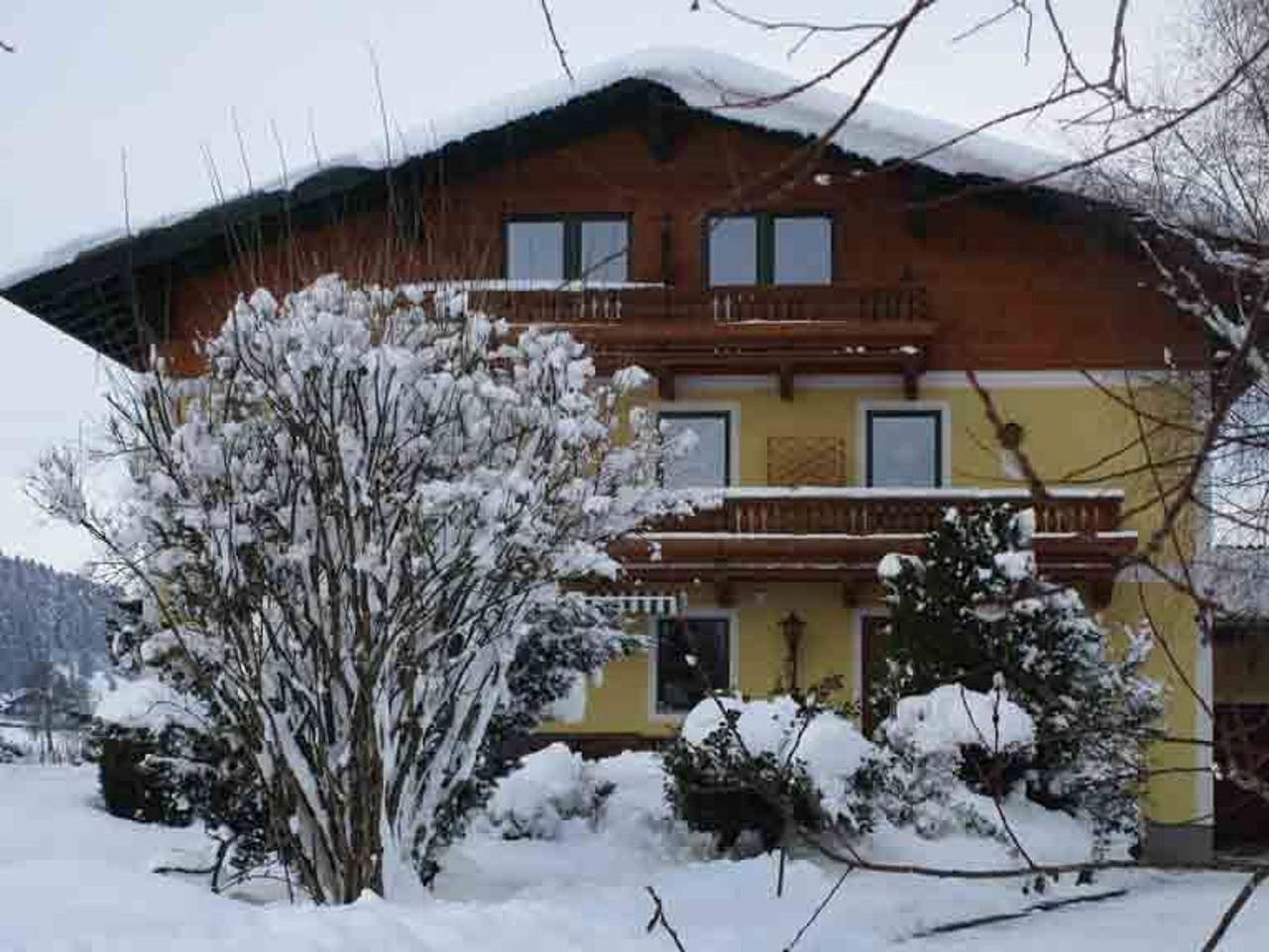 Ganze Ferienwohnung, Anna Laireiter - Spatzennest Wohnung im Landhausstil in Sankt Lorenz, Mondsee & Irrsee