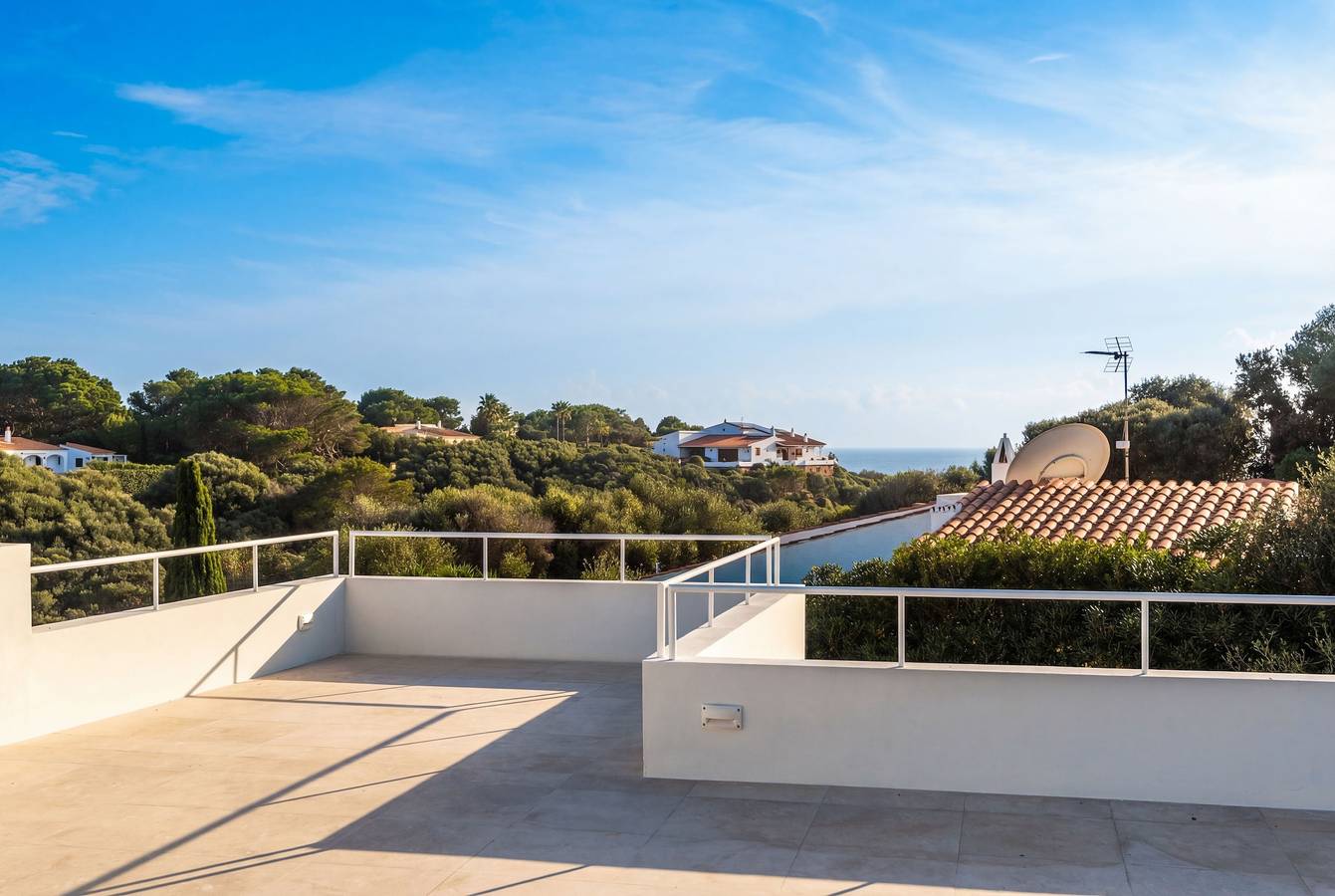 Bright Villa Horizonte Sur with Pool, Terraces, Air Conditioning, and Wifi in Binibeca, Sant Lluís