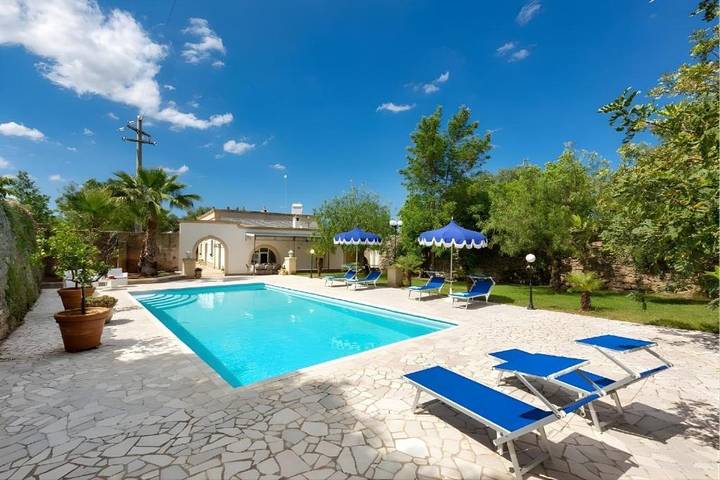 Casa vacanza per 8 persone, con Balcone e Terrazza nonché Giardino e Piscina a Oria