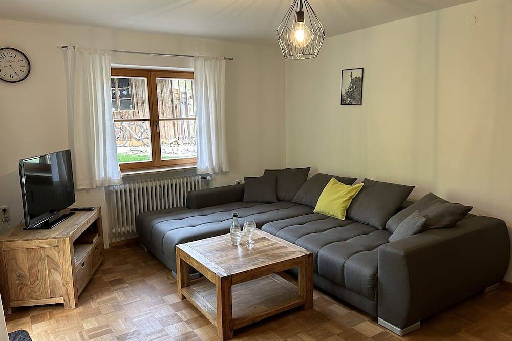 Ganze Wohnung, Ferienwohnung- 2 Personen, 80qm, 1 Schlafzimmer, Balkon,  Wlan in Schleching, Bayerische Alpen