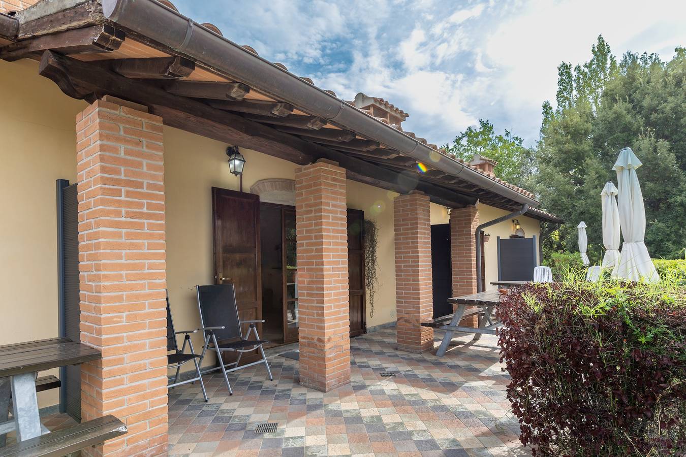 Appartement entier, Appartement 'Papavero' avec piscine partagée, Wi-Fi et climatisation in Santa Luce, Côte des Étrusques