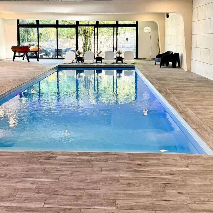 Location de vacances pour 10 personnes, avec vue ainsi que jardin et piscine, animaux acceptés à Charmeil - 2