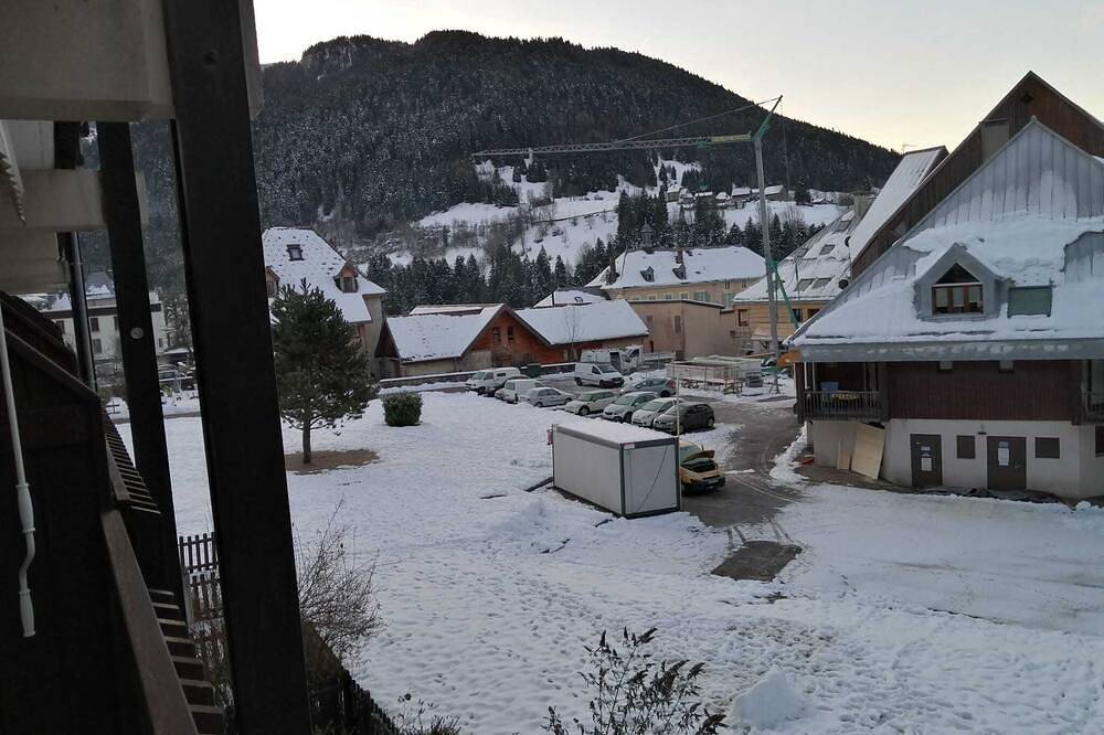Entire apartment, Large south-facing studio in Saint-Pierre-de-Chartreuse, Isère