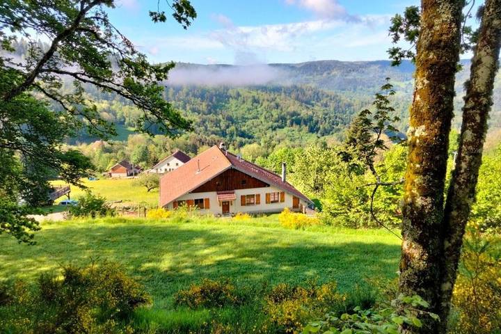 Appartement de vacances pour 12 personnes, avec vue ainsi que jardin et terrasse, adapté aux familles