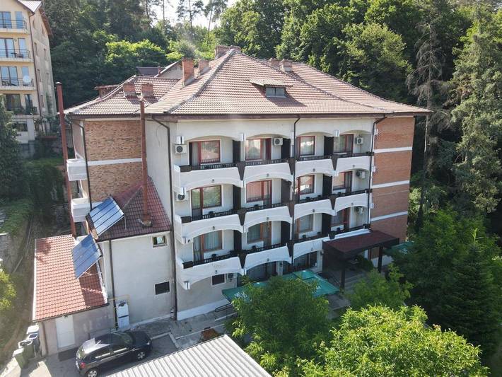 Hôtel pour 5 personnes, avec Balcon et Terrasse ainsi que Jardin et Vue