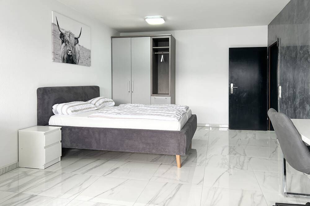 Entire apartment, Modern apartment with style in city location in Karlsruhe, Rhine Plain