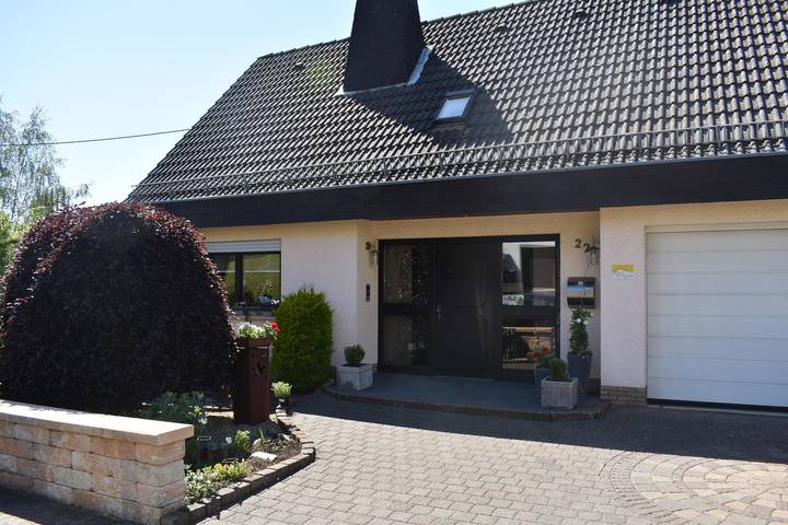 Ferienwohnung für 4 Personen, mit Balkon und Terrasse sowie Garten in Horath