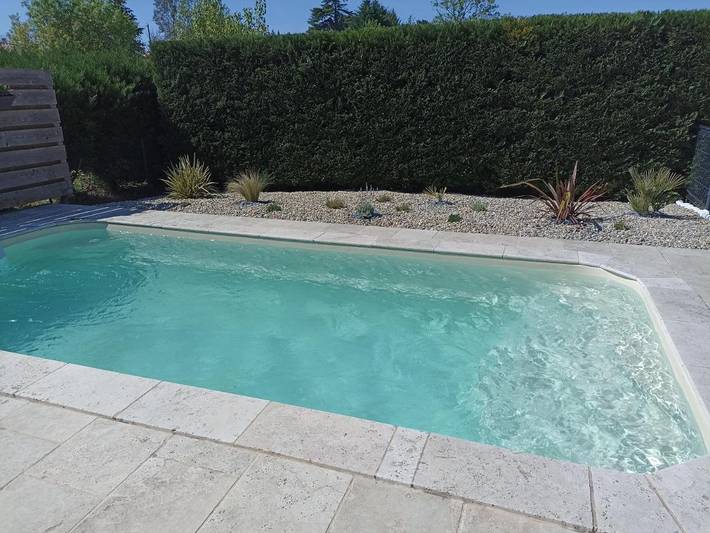 Gîte pour 2 personnes, avec Terrasse ainsi que Jardin et Piscine à Brax
