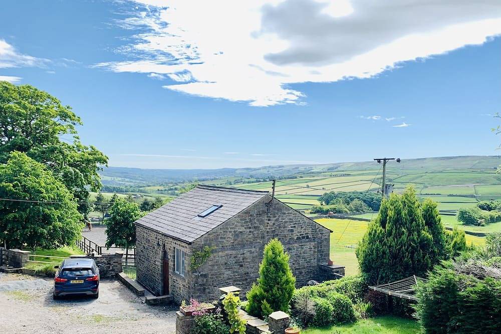 One bed Detached Converted Barn With Panoramic Views of the Wharf & Aire Valley in Yorkshire de l'Ouest