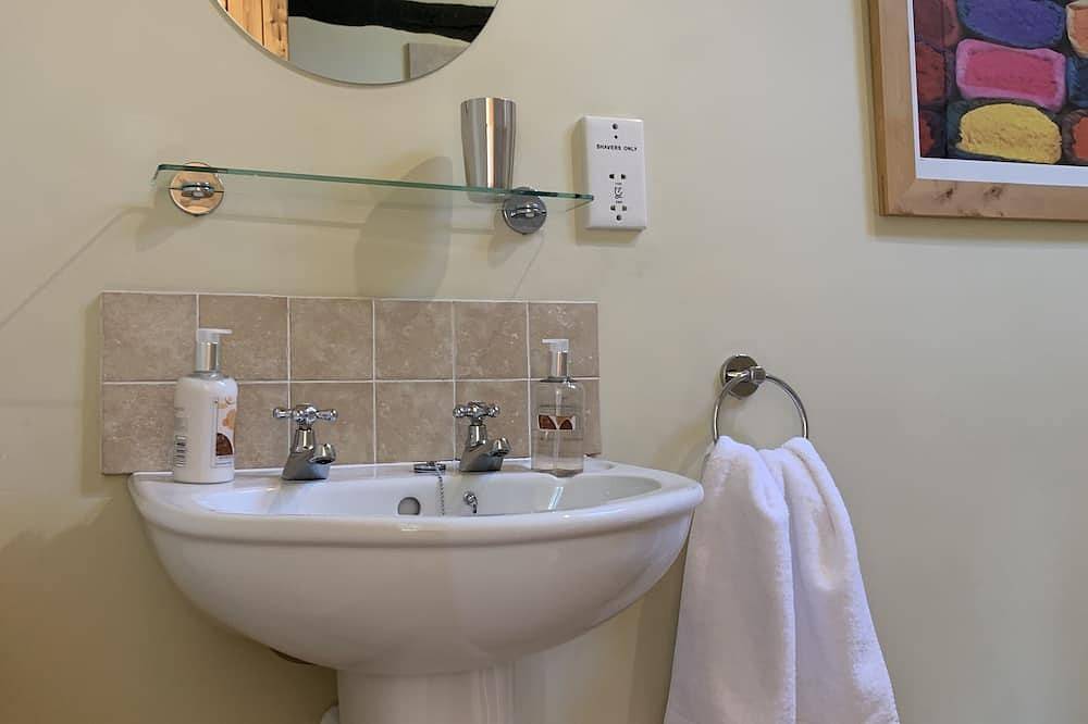 The Byre, Malvern Self-Catering Holiday Cottage for Two People in Malvern, Worcestershire