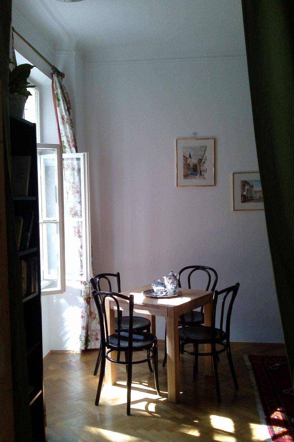 Entire apartment, Wohnung in Hernals mit Garten- und Strassenblick in Hernals, Vienna