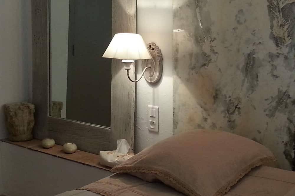 Chambre d'hôtes de charme à Vence. Idéalement située entre Nice et Cannes in Vence, Côte méditerranéenne (France)