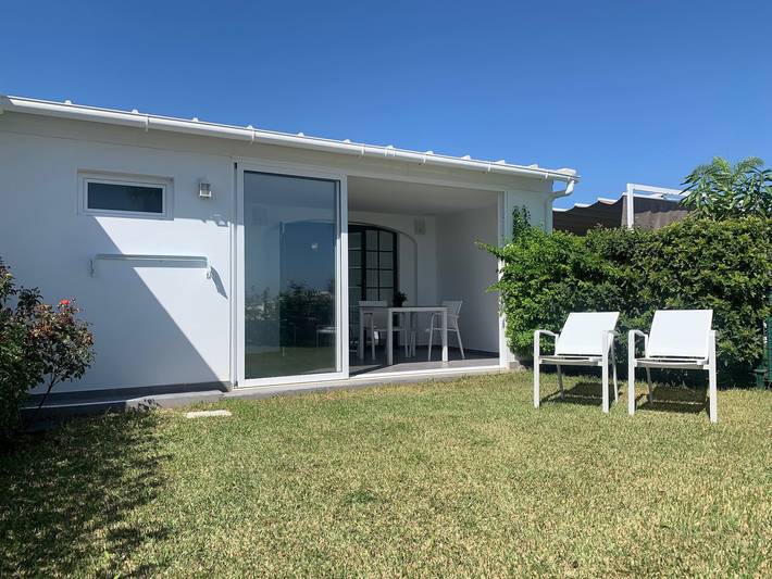 Bungalow para 4 personas, con Terraza además de Jardín y Piscina en Sonnenland