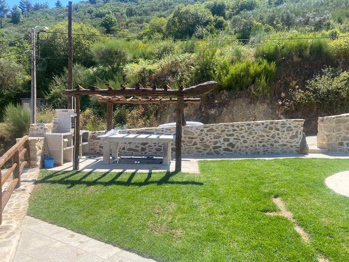 Gîte pour 4 personnes, avec terrasse et jardin ainsi que piscine et vue à Chaves - 3