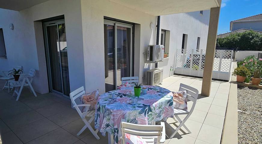 Entire apartment, Modern apartment in Lucciana with sunny terrace. in Lucciana, Bastia region