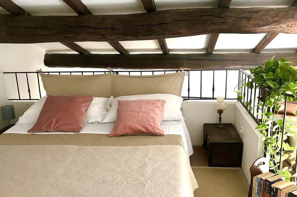 Adorable retreat in the woods with pool, near Florence! in Pontassieve, Chianti