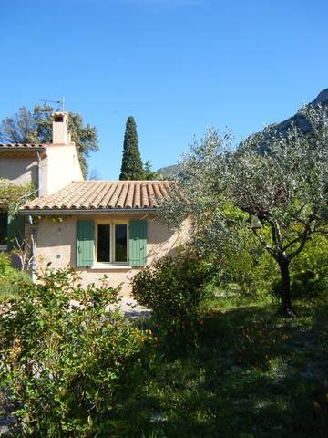 Gîte pour 2 personnes, avec terrasse et jardin dans la Drôme