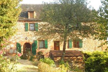 Gîte pour 8 personnes, avec terrasse et jardin, animaux acceptés dans Village de Collonges la Rouge