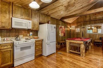 Log Cabin for 4 Guests in Gatlinburg, Sevier County, Picture 1