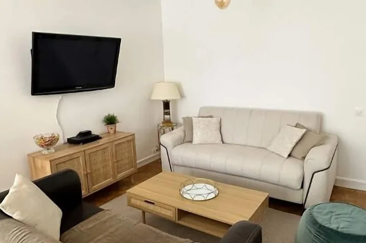 Appartement entier, Appartement cosy et neuf à 3 mins du metro ligne 10 in Boulogne-Billancourt, Hauts-de-Seine