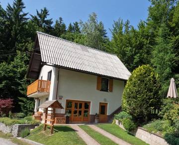 Gîte pour 5 personnes, avec jardin et vue à Logatec
