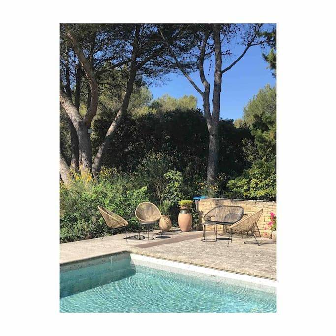 Location de vacances pour 11 personnes, avec jardin ainsi que piscine et vue à Cornillon-Confoux - 3