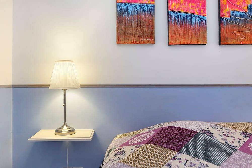 Chambre d’hôtes « Le Clos Mazerolles - Chambre Bleue » avec piscine, Wi-Fi et climatisation in Cruzy, Côte méditerranéenne (France)