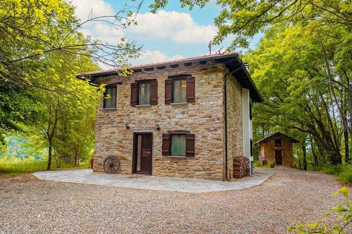 Location de vacances pour 6 personnes, avec vue et jardin, animaux acceptés à Monastero Bormida