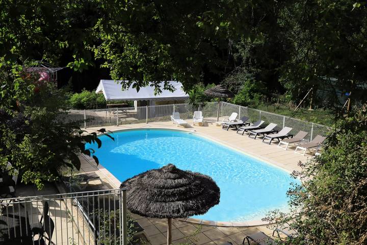Mobilheim mit 3 Zimmern für 4 Personen (3 Erwachsene und 1 Baby) + Tv in Saint-Vincent-de-Durfort, Parc naturel régional des Monts d'Ardèche