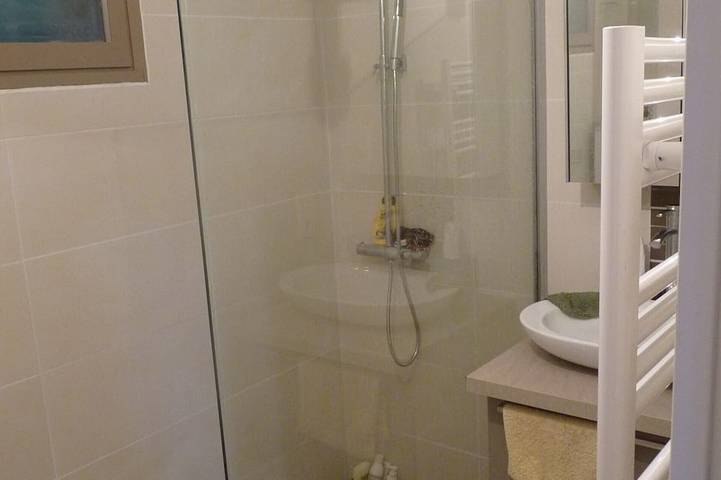 Gîte pour 4 personnes, avec terrasse dans Office De Tourisme De Bormes Les Mimosas - Le Port - 4