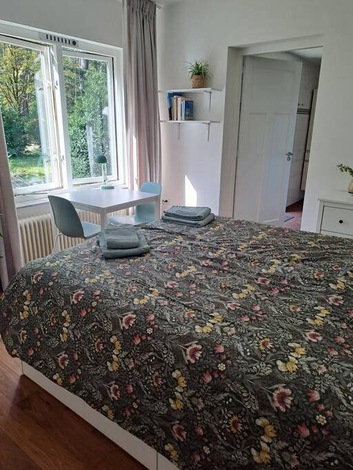 Gîte pour 2 personnes, avec Terrasse et Jardin ainsi que Piscine et Vue dans Rijsbergen - 2