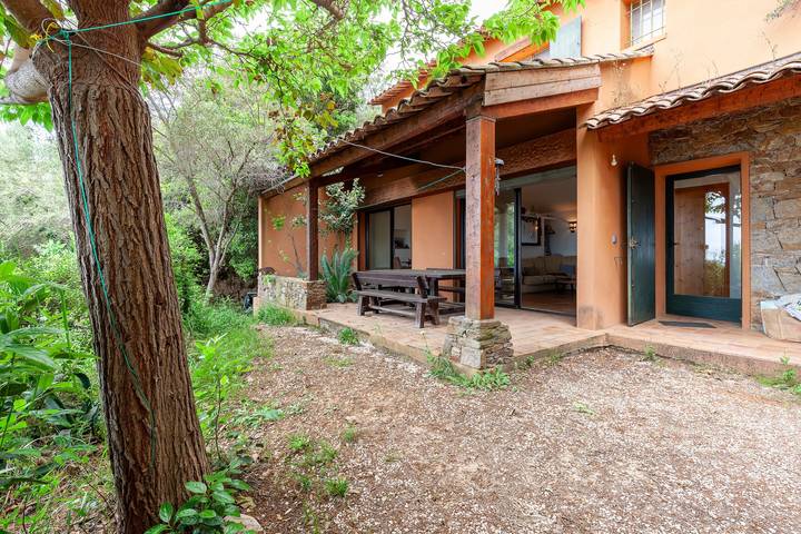 Casa vacanze 'Cecile' con vista mare, giardino condiviso e balcone in Carqueiranne, Costa mediterranea (Francia)
