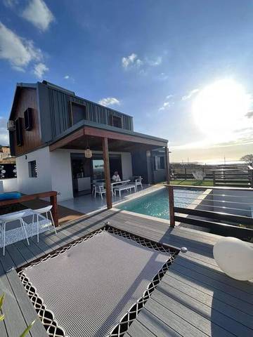 Villa pour 6 personnes, avec terrasse ainsi que piscine et vue sur l' Île de la Réunion