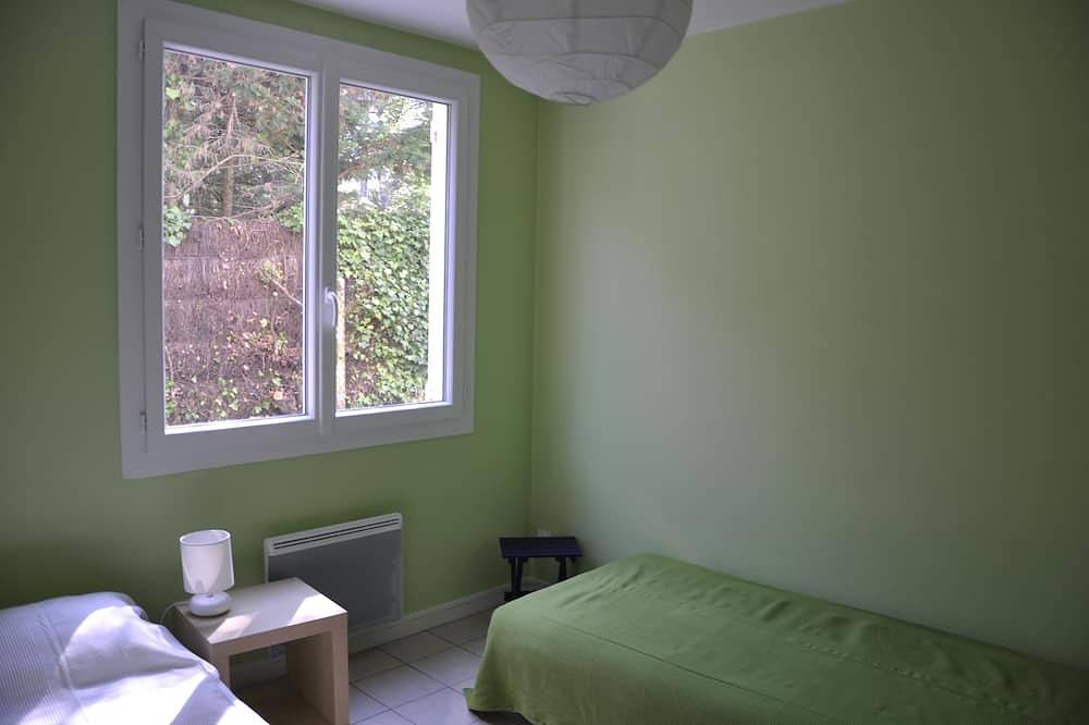 Appartement entier, Appartement rénové T3  ( avec jardin et parking)  proche de la plage in Le Moulleau, Arcachon