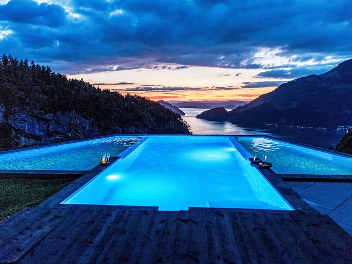 Ferienhaus für 10 Personen, mit Garten und Seeblick sowie Terrasse und Sauna am Vierwaldstättersee