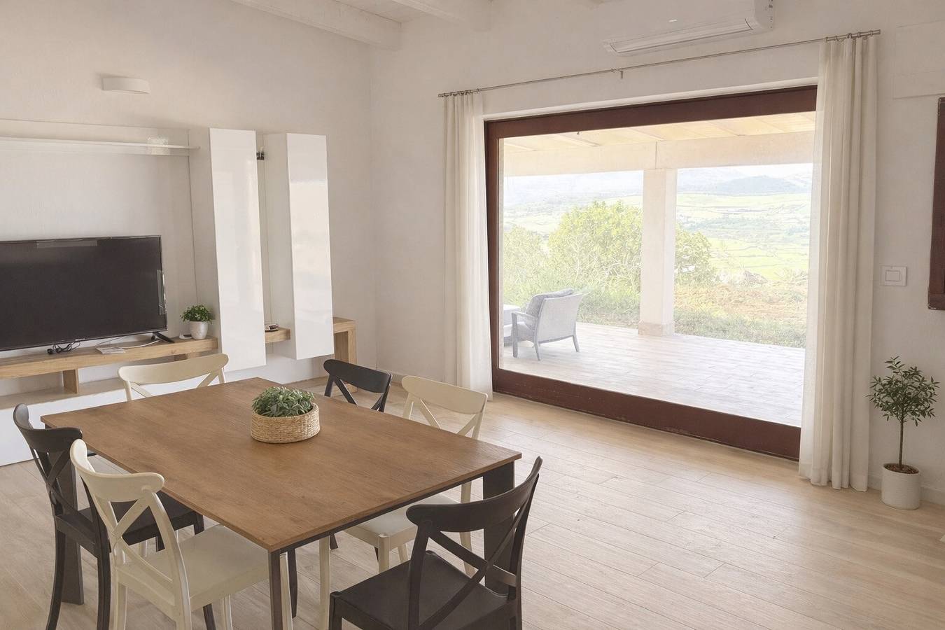 Cottage « Lorena » avec piscine à débordement privée, vue panoramique, Wi-Fi et climatisation in Nulvi, Province de Sassari