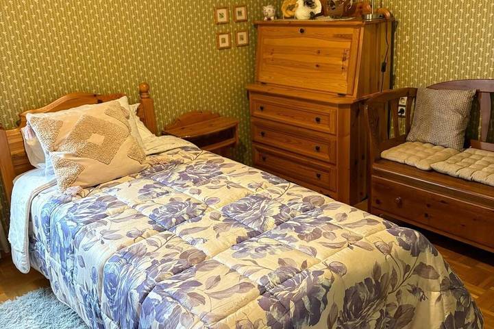 Ganze Wohnung, Ferienwohnung mit schöner Aussicht in zentraler Lage zu vermieten in Röslau in Röslau, Landkreis Wunsiedel im Fichtelgebirge
