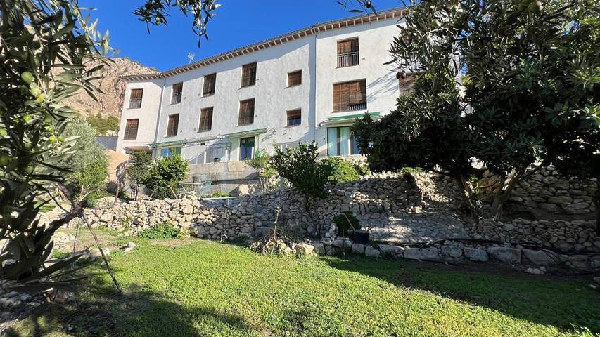 Casa rural para 20 personas, con Terraza además de Jardín y Vistas en Hinojares - 3