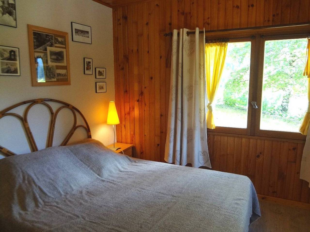 Cozy chalet for 10 with fireplace and internet, close to slopes in Beaufort (Rhône-Alpes), Albertville region