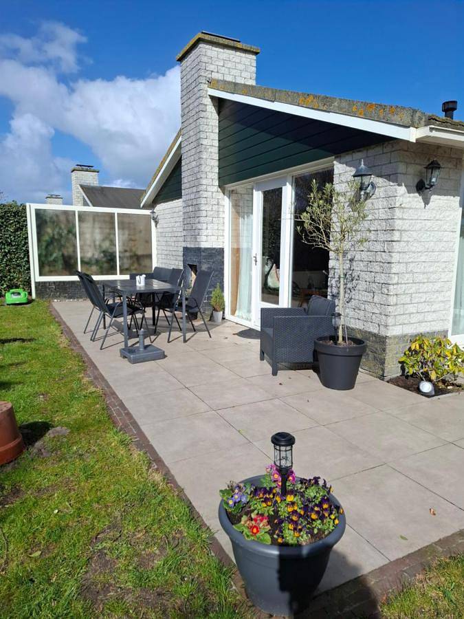 Vakantiehuis voor 4 personen, with Terras and Tuin as well as Zwembad in Petten