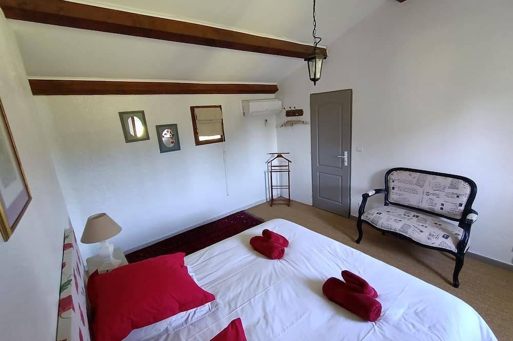 Komfortables Ferienhaus 3 Personen max mit Pool in der Nähe von Isle sur Sorgue in Le Thor, Vaucluse