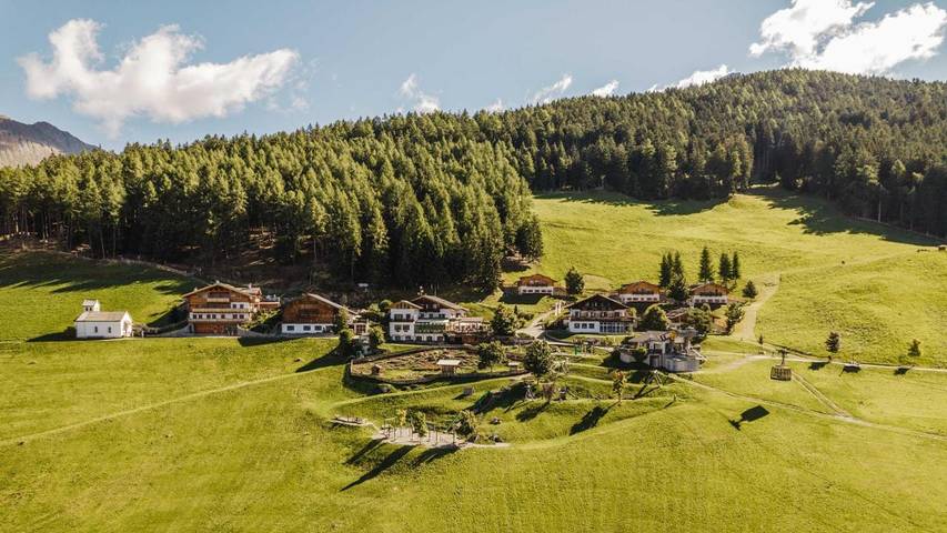 Hotel für 3 Personen, mit Balkon und Terrasse sowie Garten und Pool in Schenna