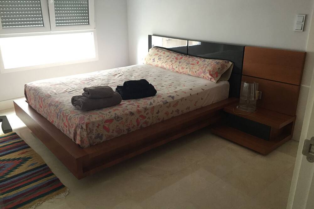 Entire apartment, In the center / Air conditioning / Wifi / Parking / Football / Netflix / offer in La Vila, Elche