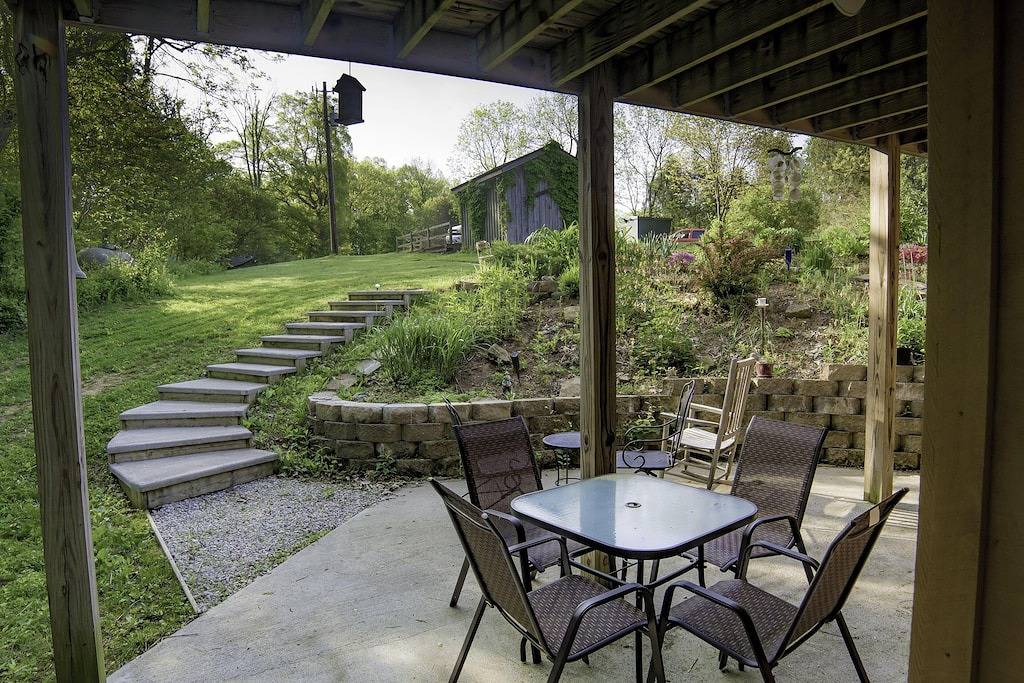 Paare Spring Getaway mit Whirlpool im Freien! in Monroe County (IN)