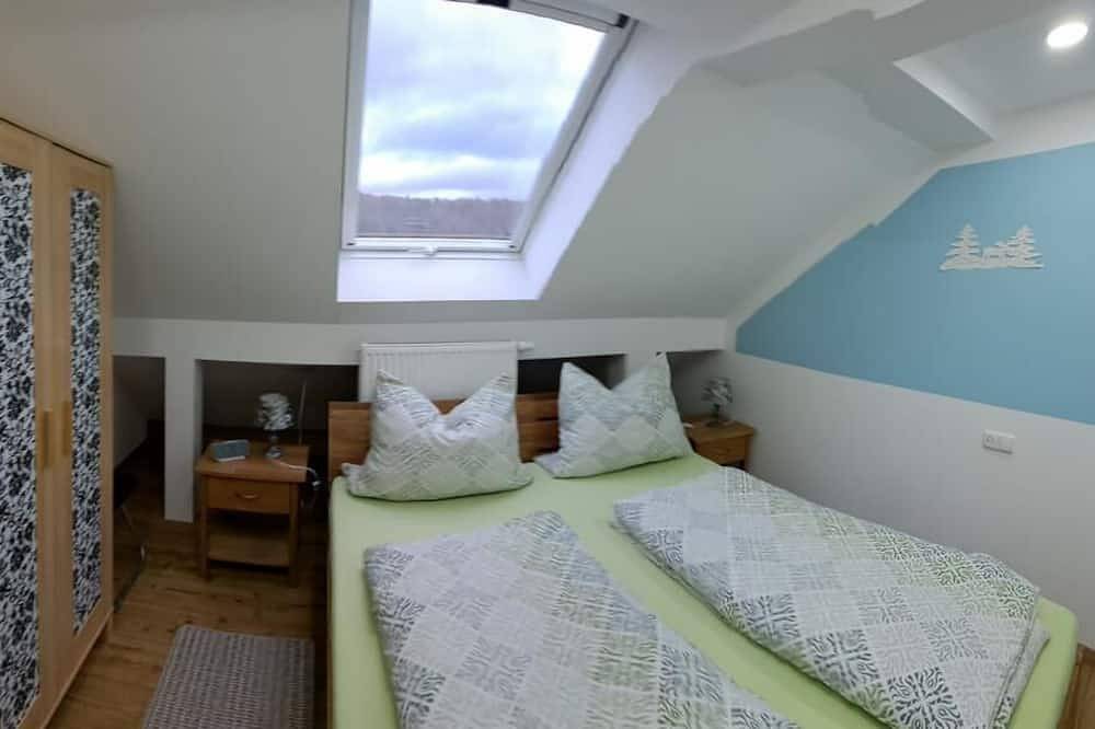 Ganze Wohnung, Helle Ferienwohnung (70 qm) für bis zu 4 Personen mit kostenfreiem Wlan in Fladungen, Rhön-Bayern