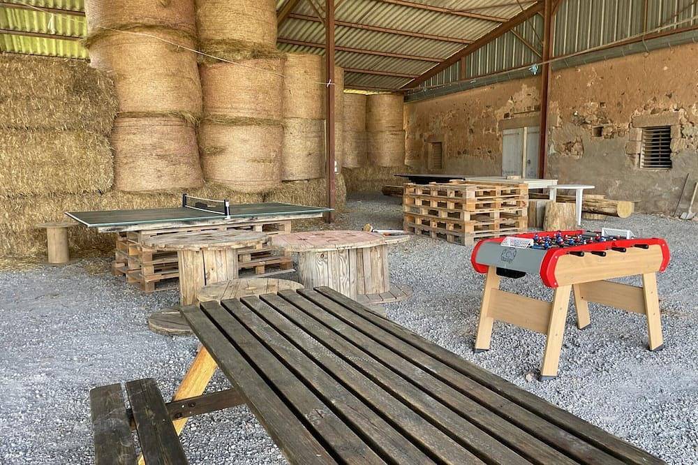 Gîte rustique à la ferme avec 2 chambres, terrasse et activités variées (cheval, rando, culture) in Ygrande, Allier (desambiguación)