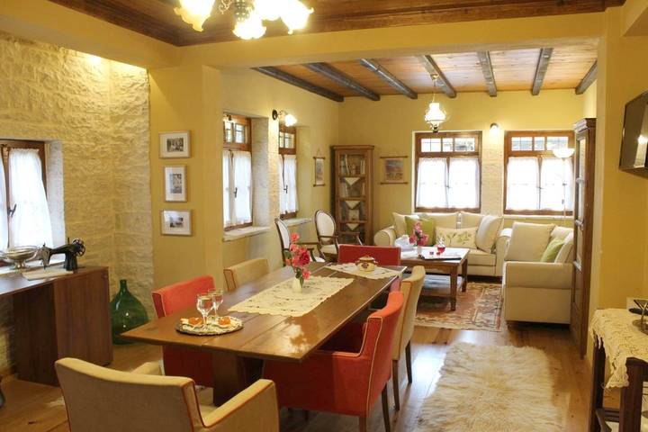 Gîte pour 4 personnes, avec jardin et vue, adapté aux familles à Arta