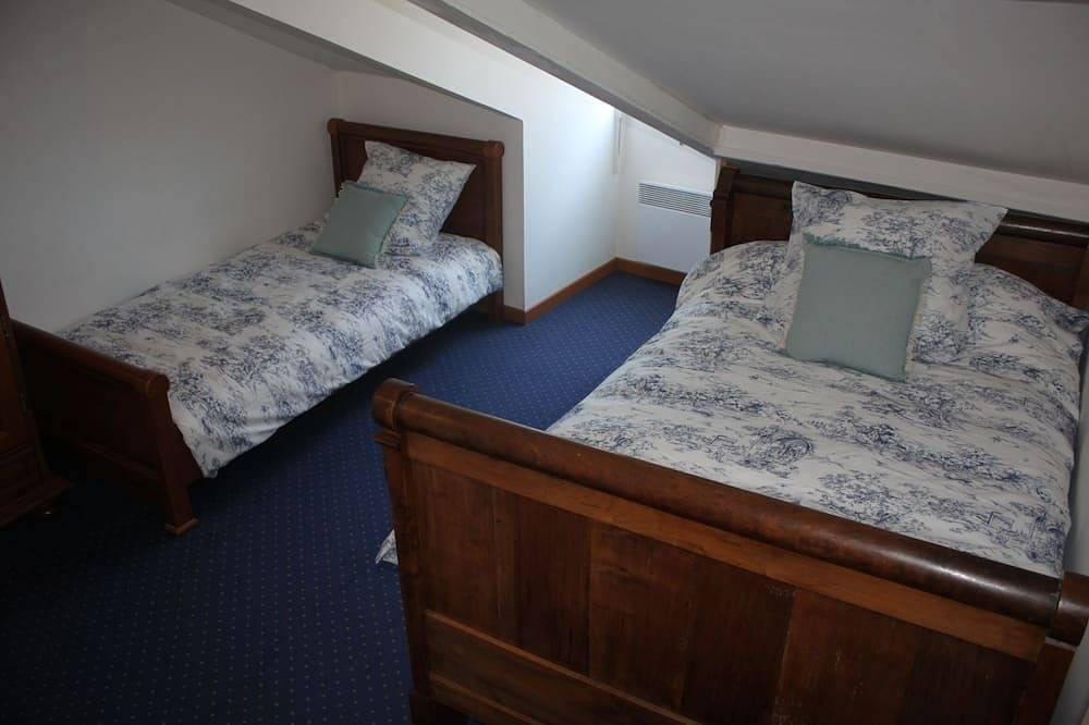 Charming Caen Stone House 150 M From The Sea/Wifi/Velos in Lion-sur-Mer, Caen region