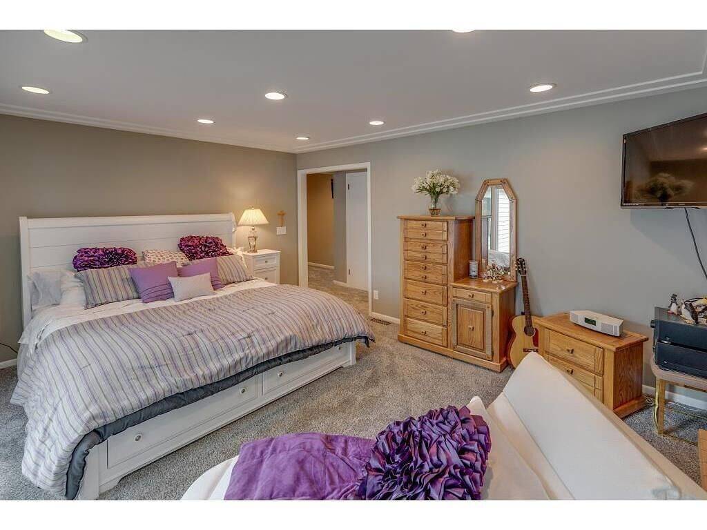 6000 Sq Feet w/Year Around Indoor Pool-King Beds in Crosslake, Crow Wing County